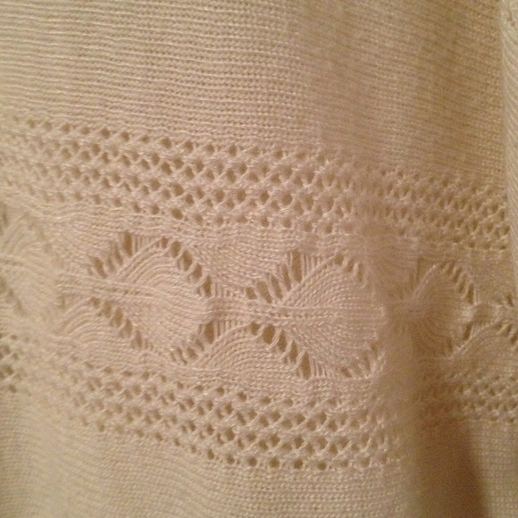 👚CREAM TOP👚 - Picture 2 of 4