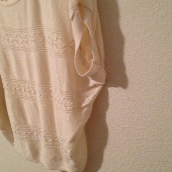 👚CREAM TOP👚 - Picture 3 of 4