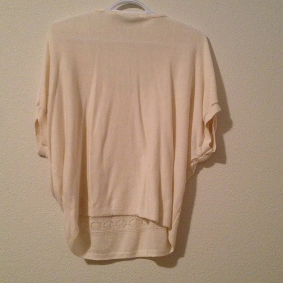 👚CREAM TOP👚 - Picture 4 of 4