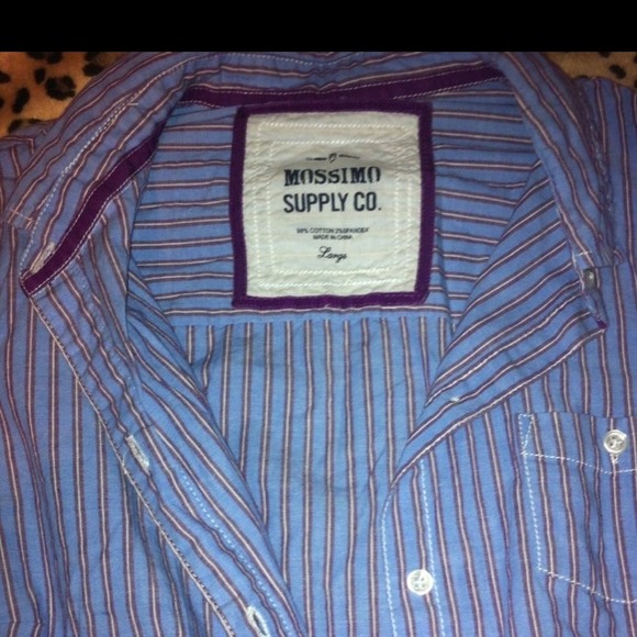 🚨SOLD🚨Women's stripped button up top - Picture 2 of 2