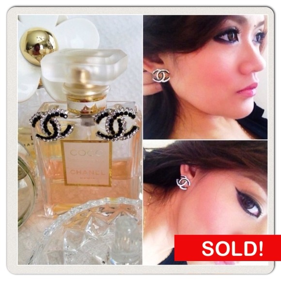 🚫SOLD/BUNDLE🚫CC earrings w/ black & white stones