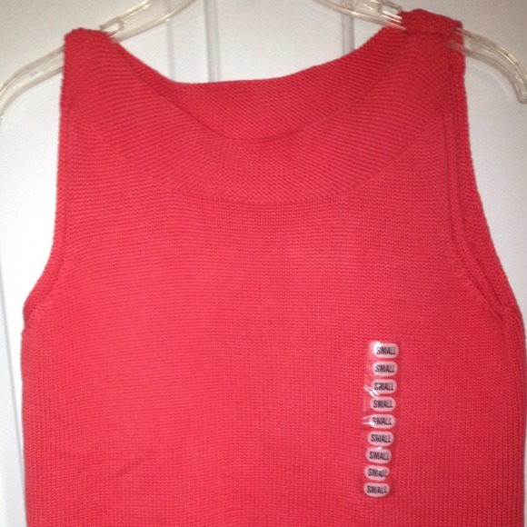Cute Bright Coral Knit Top - BNWT - Size Small. - Picture 1 of 3