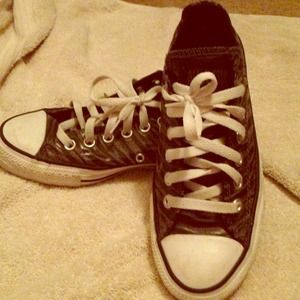 Zebra converse size 7