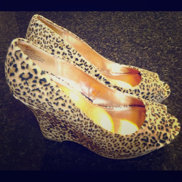 Leopard print wedges
