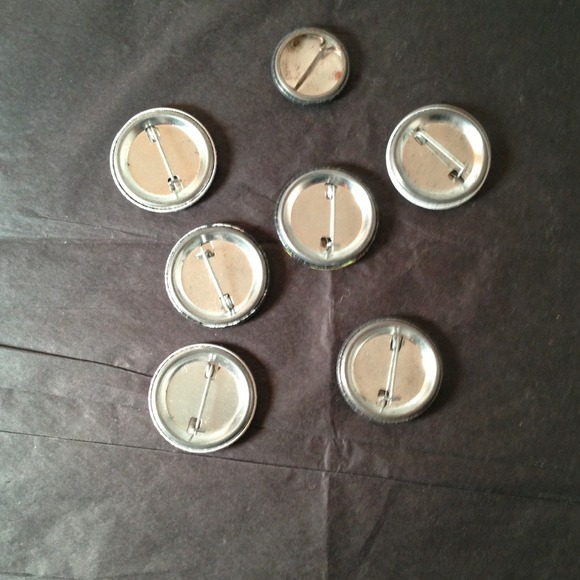 ⛔Sold⛔Lot of punk rock band buttons. - Picture 2 of 2
