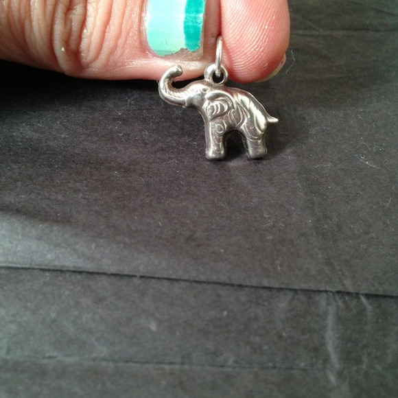 ⛔Sold⛔Elephant pendent. - Picture 2 of 2