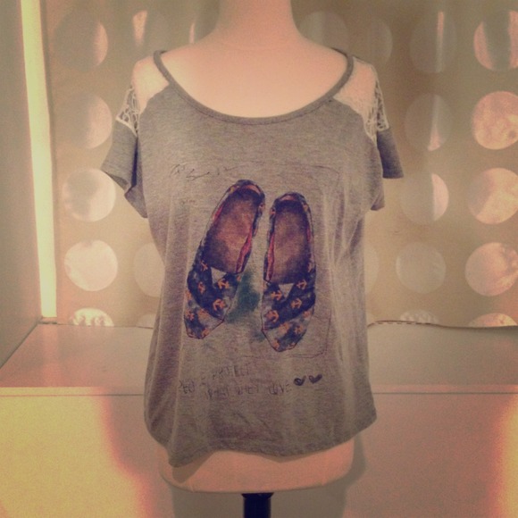 Grey tee