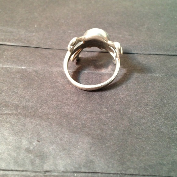 ⛔Sold⛔sliver skull and cross bones ring - Picture 2 of 3