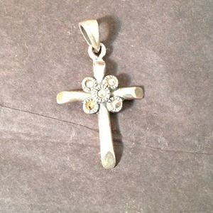 ⛔Sold⛔Sterling sliver cross missing one stone