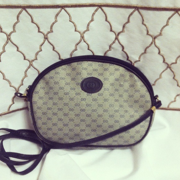 ⭕SOLD⭕Vintage Gucci Cross Body
