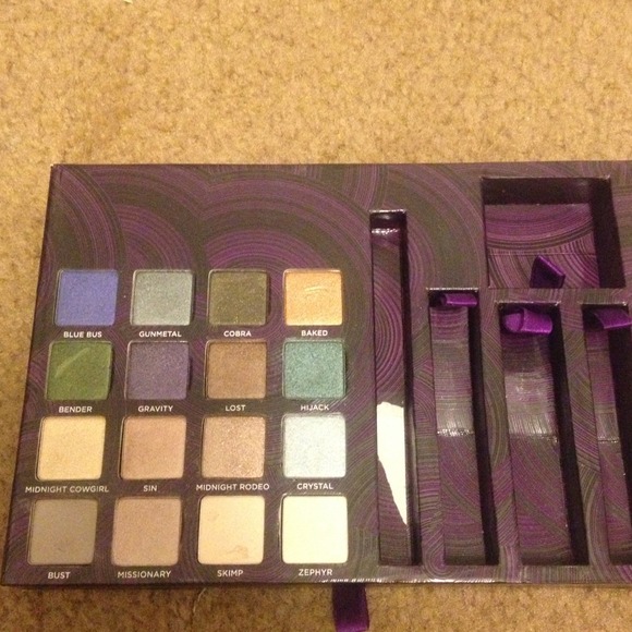 Urban Decay Book of Shadows 4