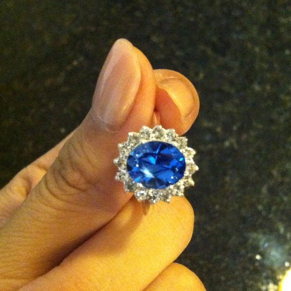 Gorgeous ring - Picture 2 of 3