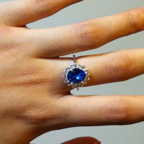 Gorgeous ring - Picture 3 of 3