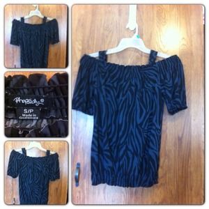 Beautiful zebra print top like new size small
