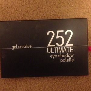 New 252 Coastal Scents Palette.