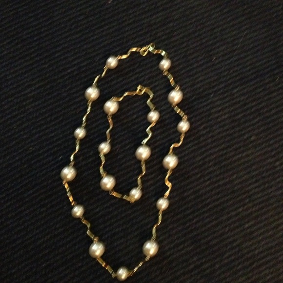 Fresh pearls w/gold tone necklace and bracelet 🌺