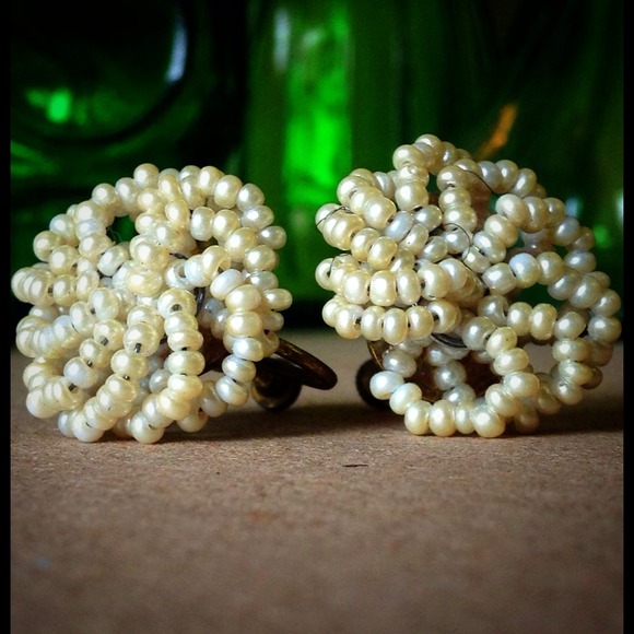 Vintage swirl pearl earrings with screw-on backs.