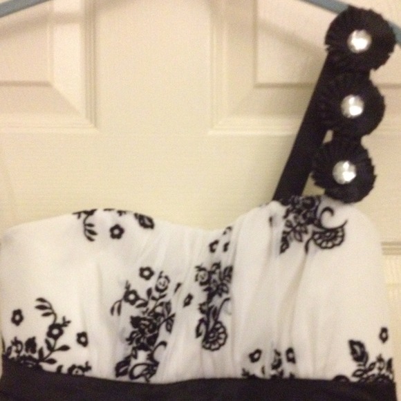 TRADE FOR CORTNEYK - Picture 2 of 4