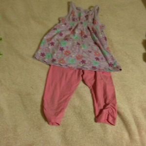 Outfit purple flower top/ pink capris