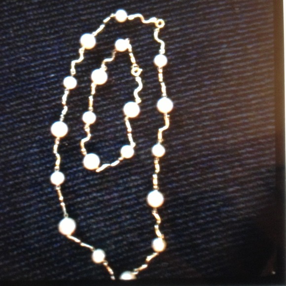 Pearl necklace with matching bracelet