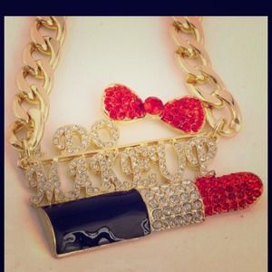 New "I do makeup" necklace