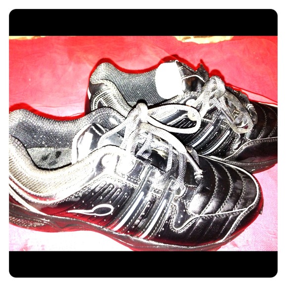 Gravity defyer walking shoes