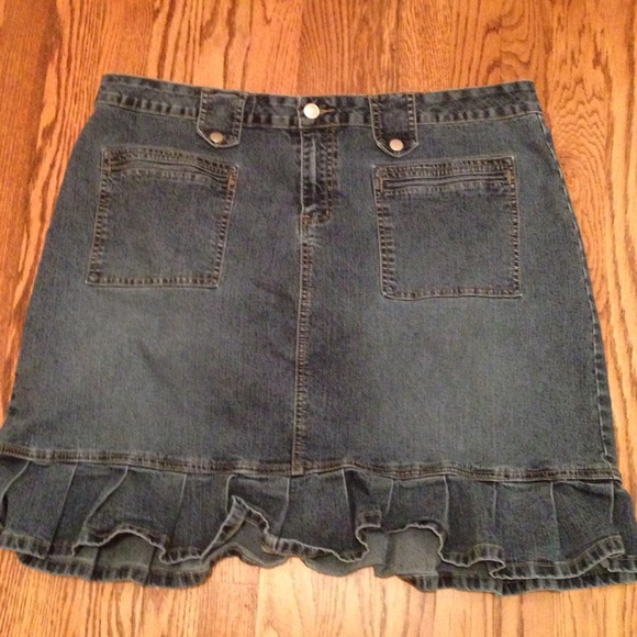 💜Sold💜Denim Ruffle Edge Skirt