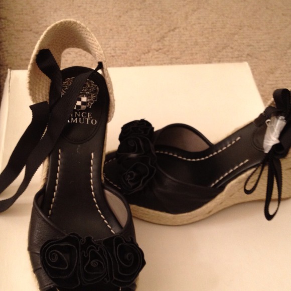 Brand new Vince Camuto wedge - Picture 1 of 4