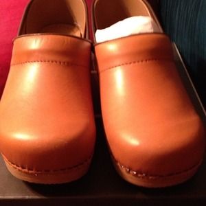 Dansko shoes. Clogs.
