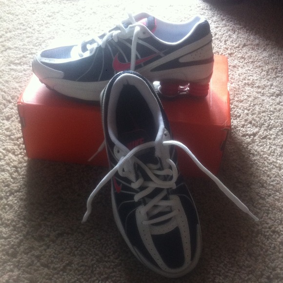 SOLD*********Brand new never worn Nike Shox