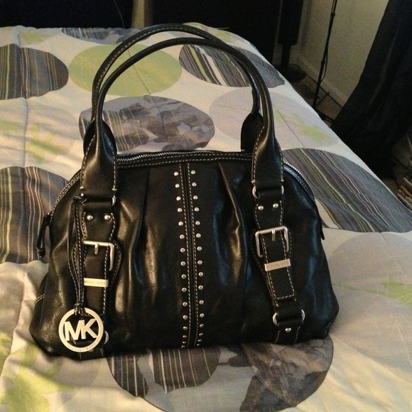 Micheal Kors Classic black bag!