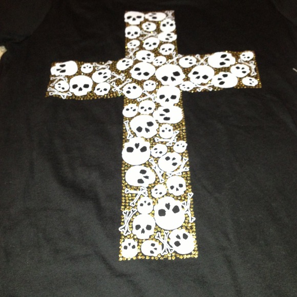 ❌BUNDLED❌Cross & skull graphic t-shirt - Picture 3 of 3