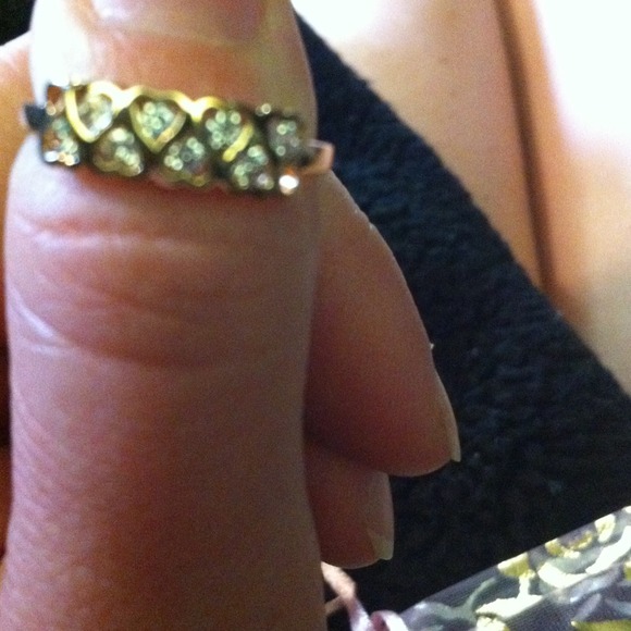New Beautiful ring - Picture 2 of 3