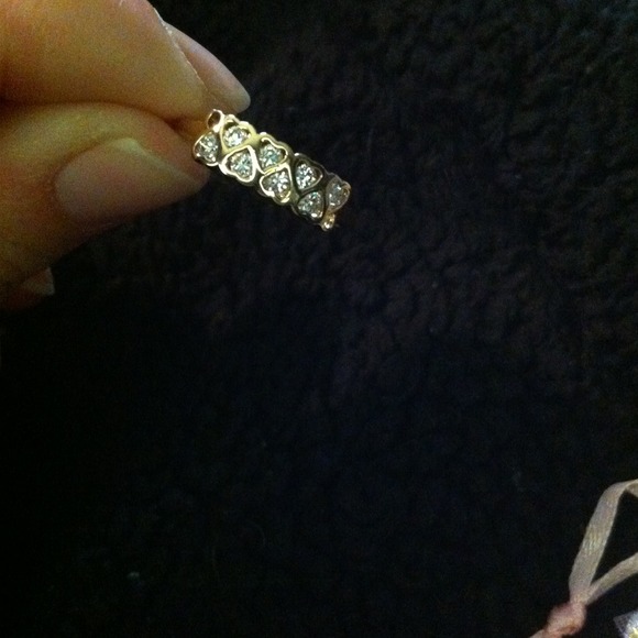 New Beautiful ring - Picture 3 of 3