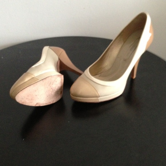 BCBG shoes - Picture 2 of 2