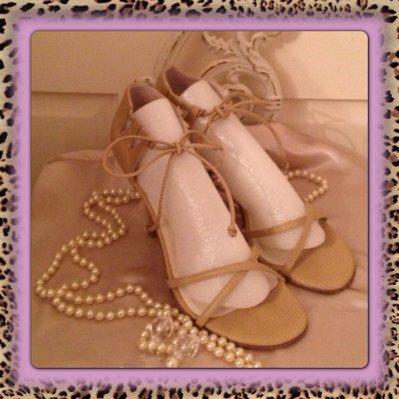 Banana Republic Beige Ostrich Print Sandals