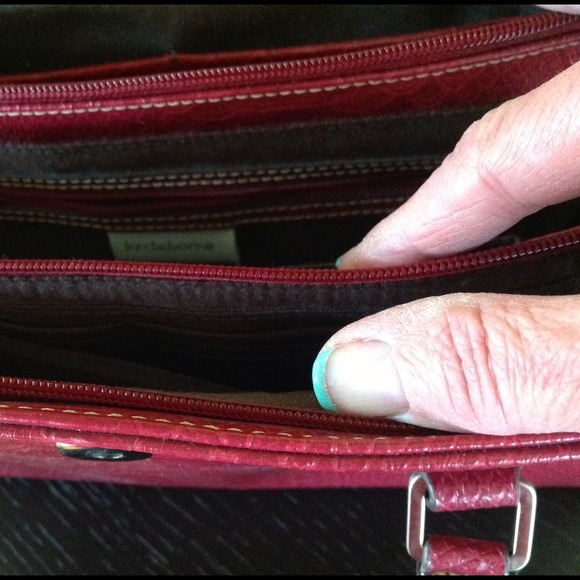 🌀Sold in bundle🌀Light Burgundy Claiborne handbag - Picture 3 of 4