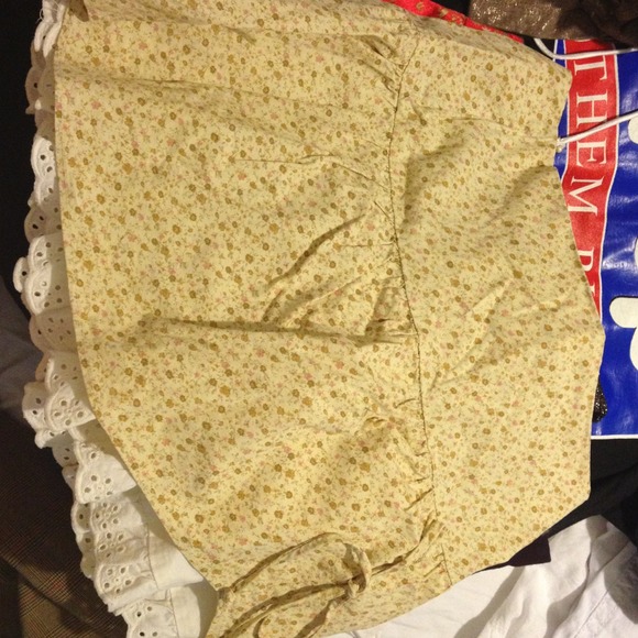 Small cute skirt new with no tags