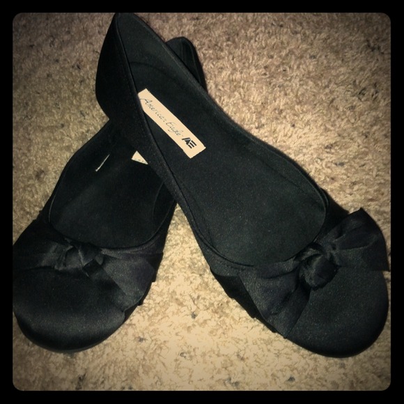 ❌SOLD❌👠REDUCED👠Satin Flats