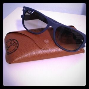 Blue Ray-Ban New Wayfarer with case