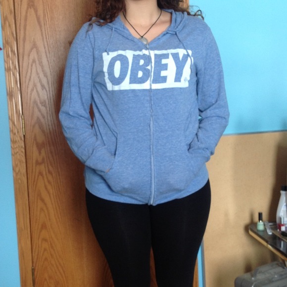 Hoodie Obey sweatshirt.