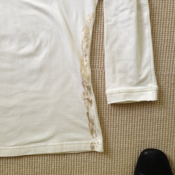 White Tee Shirt with Gold Metallic Trim M - Picture 3 of 3