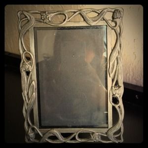 Metal picture frame