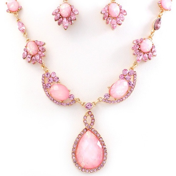 Necklace and earring set