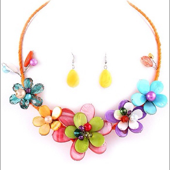 Necklace and earrings - Picture 1 of 1