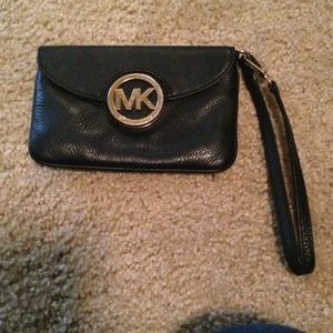 Micheal Kors Wristlets (Black)