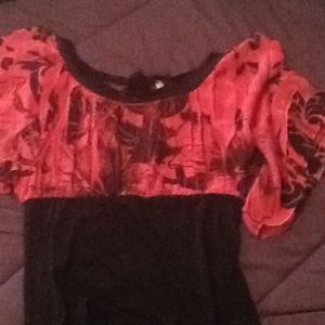 *Trade bundle for Vera*Pretty Retro Flowered Top