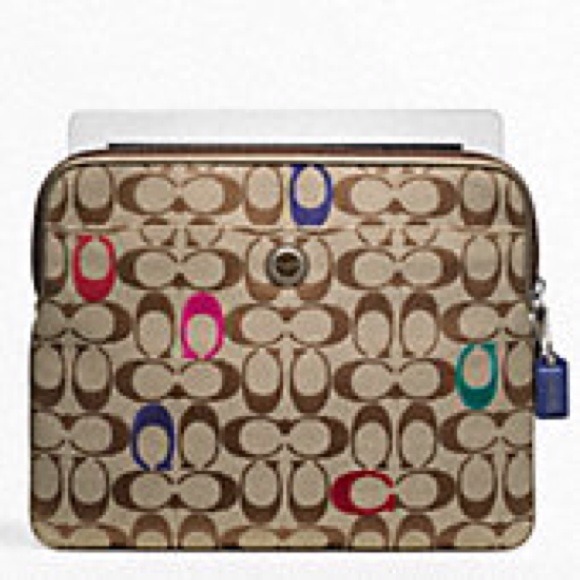 🎀SOLD🎀 COACH Universal Signature Case ($50pp))