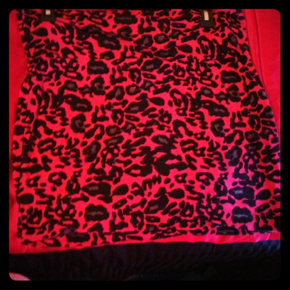Red and black cheetah body con skirt