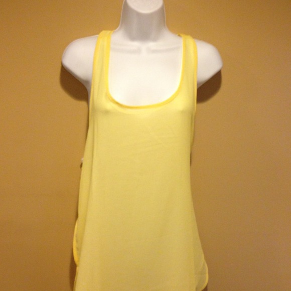 🌀Sold🌀Beautiful yellow tank✋Res for mon